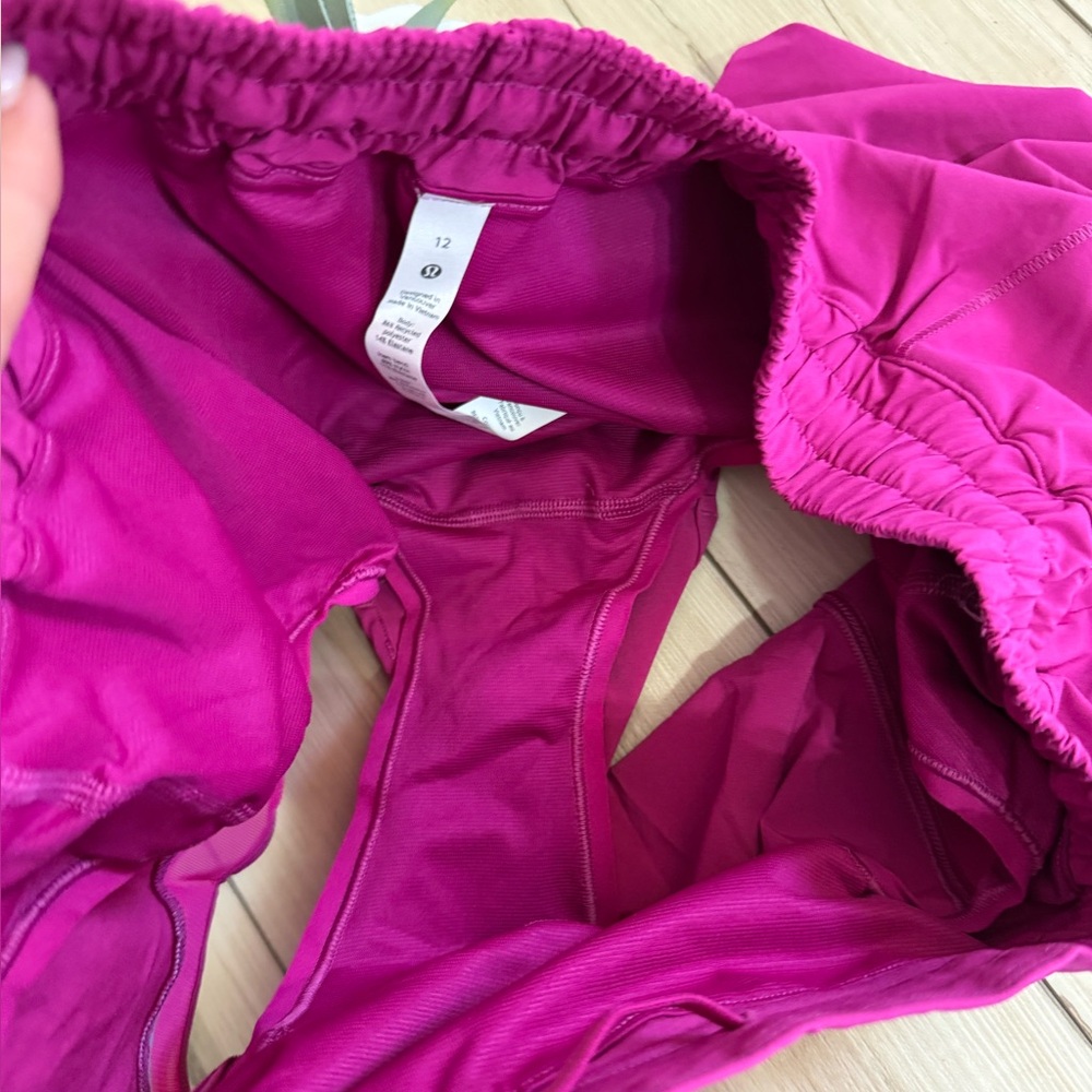 Lululemon Hotty Hot LR Shorts 2.5” Ripened Raspberry Size 12 NWT - Picture 8 of 10
